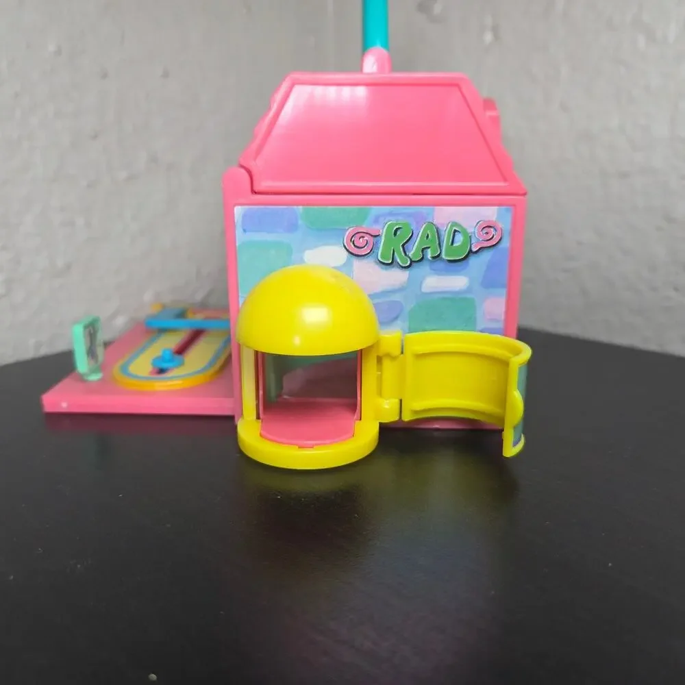 Vintage 1996 Galoob Pound Puppies The Mall Miniature Playset with 4 Figures